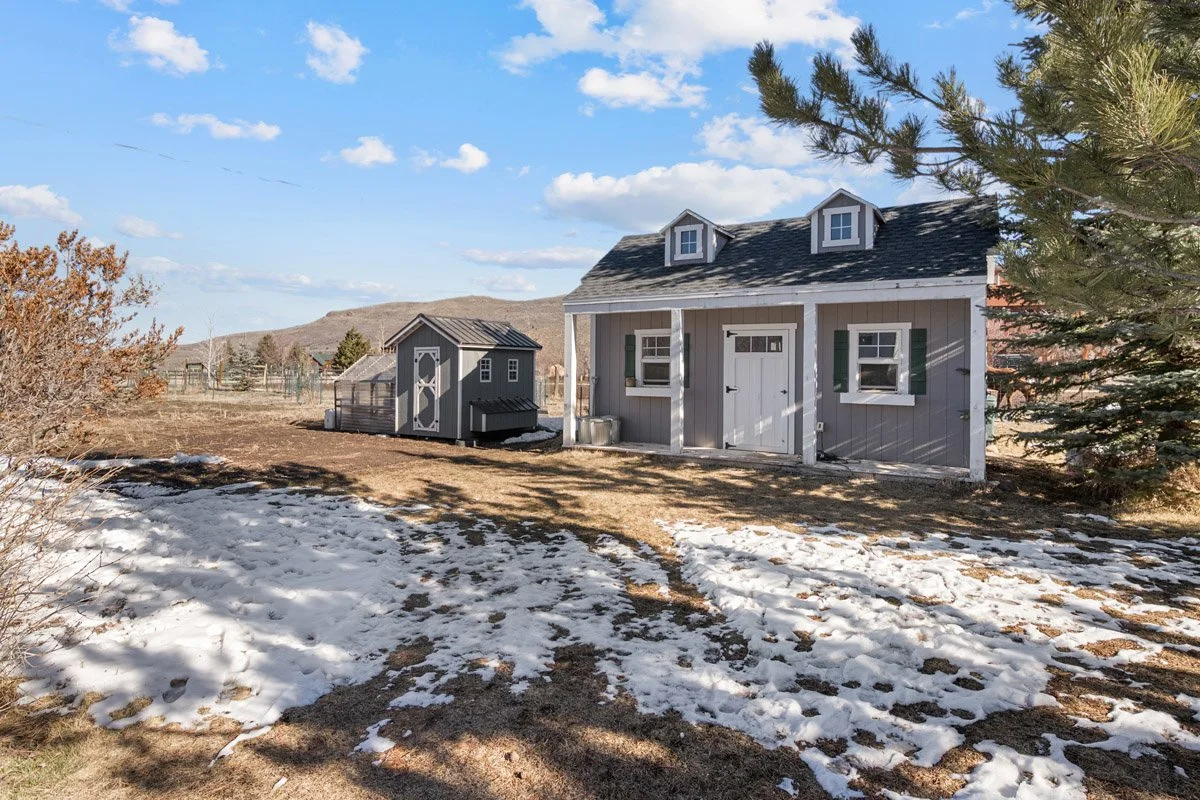 38 - 2565 Woodland Way.jpg