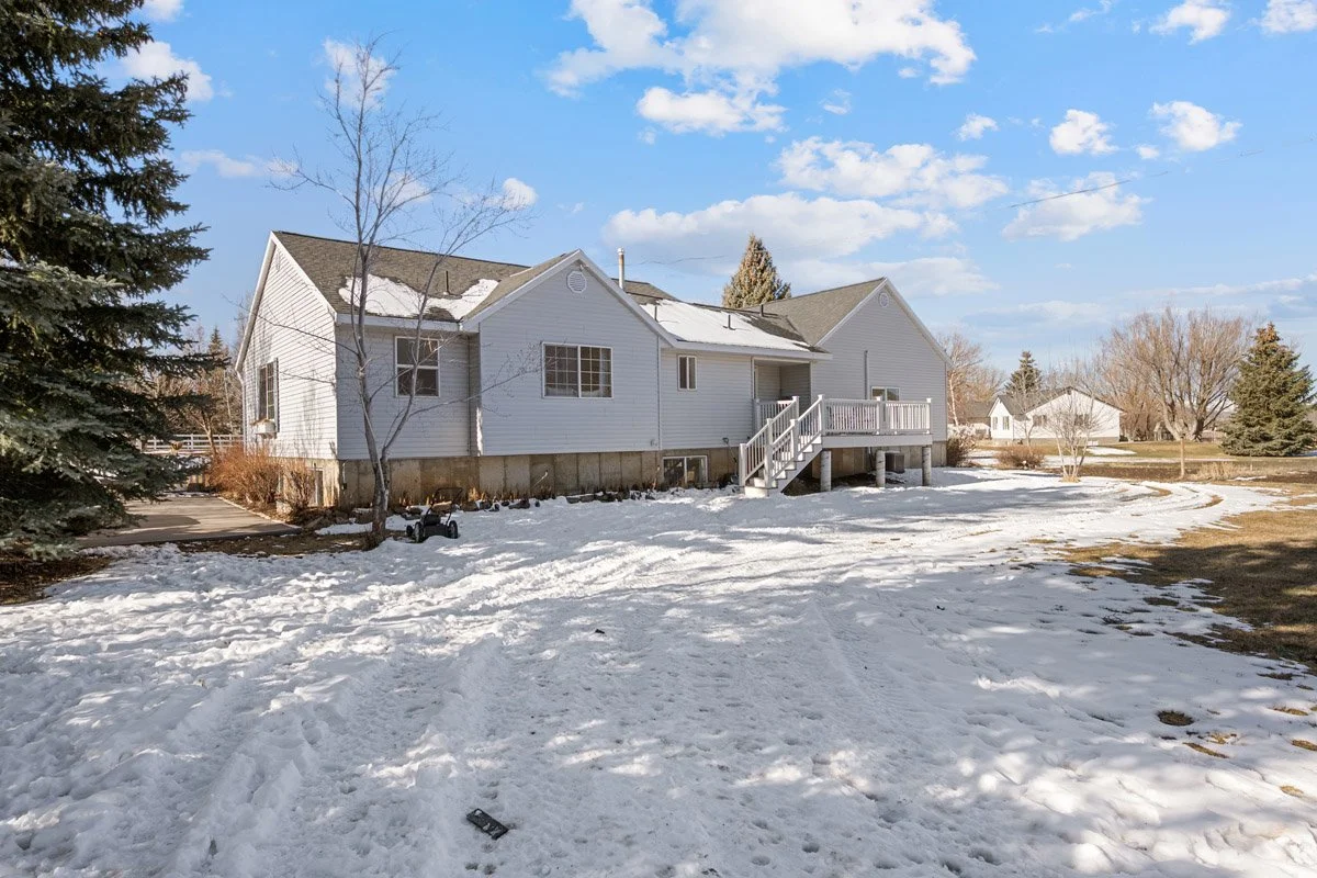 36 - 2565 Woodland Way.jpg