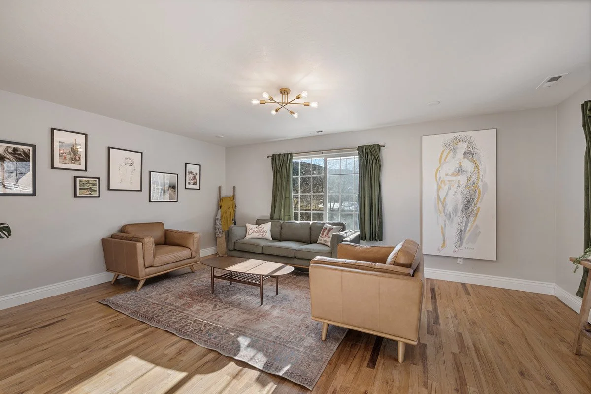 7 - 2565 Woodland Way.jpg