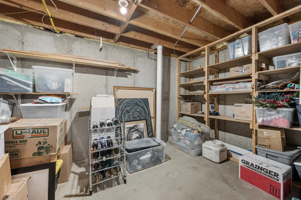 34 - 2565 Woodland Way.jpg