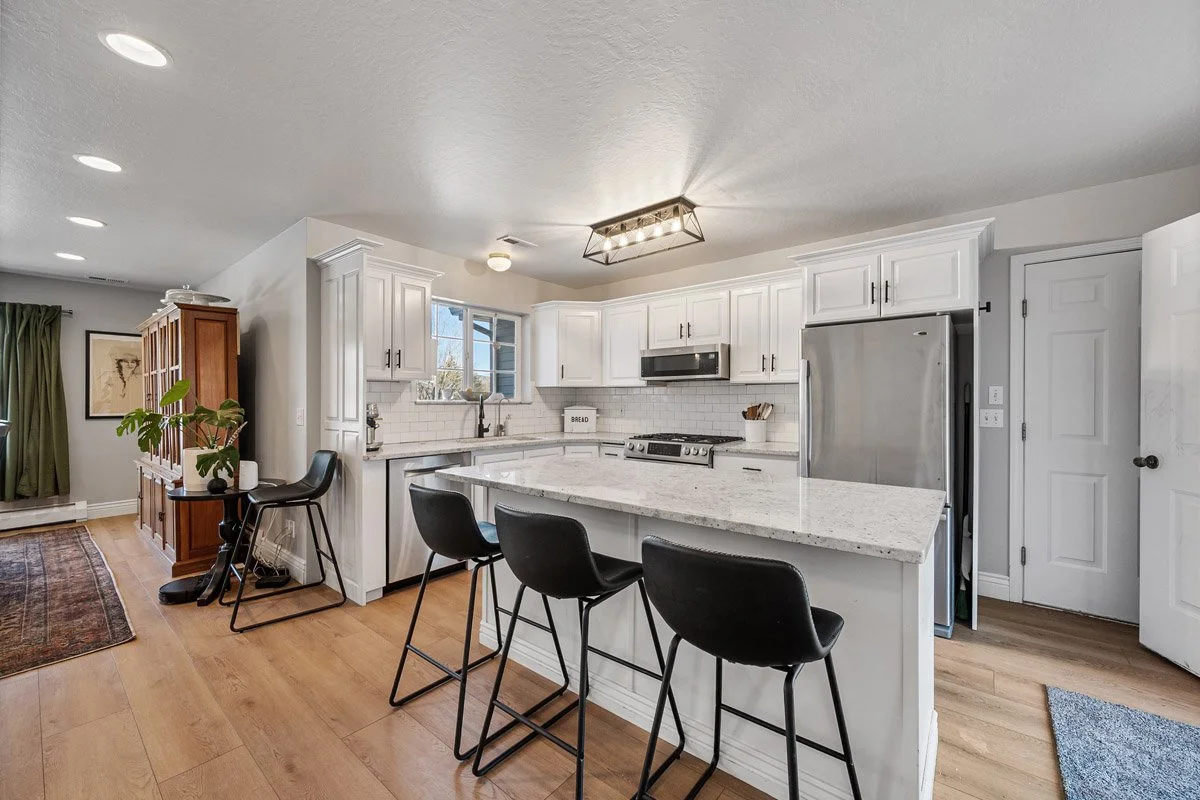 13 - 2565 Woodland Way.jpg