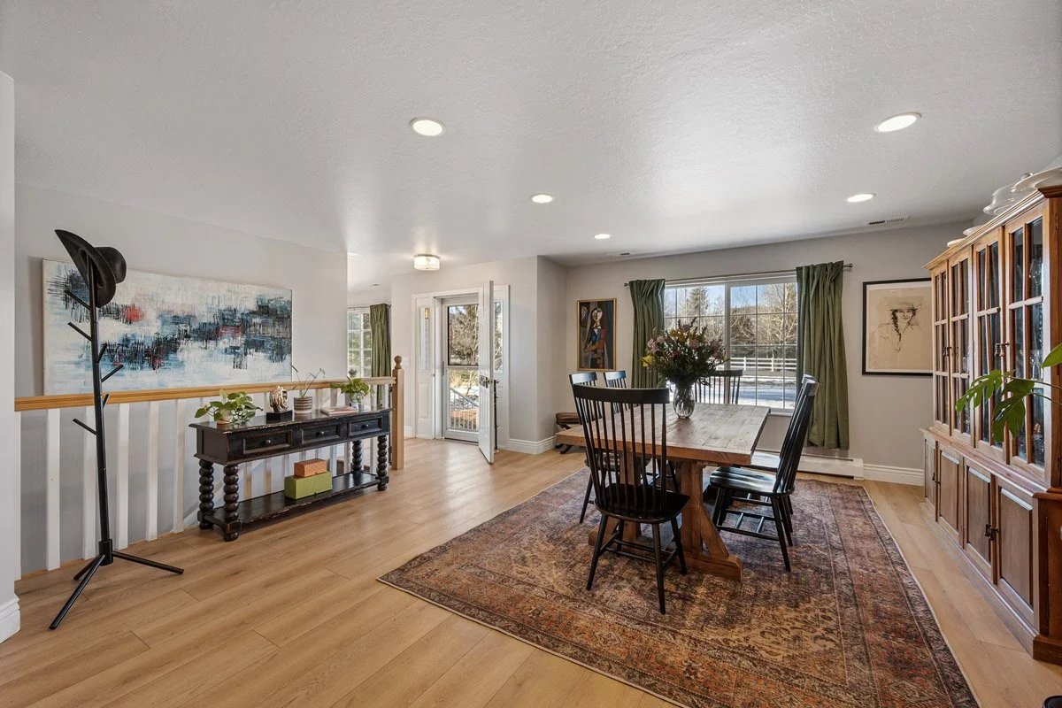 12 - 2565 Woodland Way.jpg