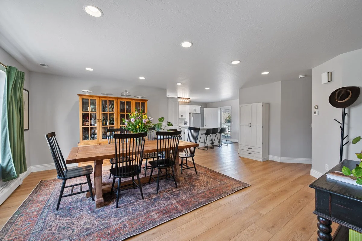 9 - 2565 Woodland Way.jpg