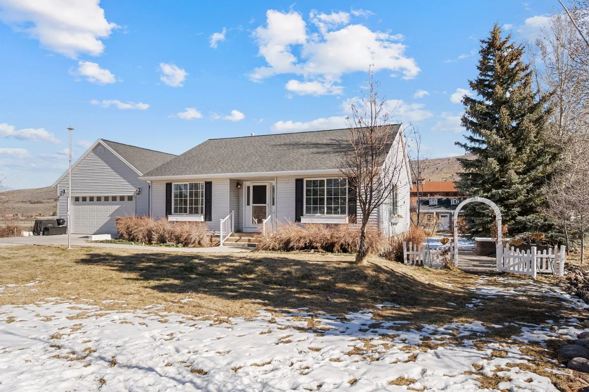 4 - 2565 Woodland Way.jpg