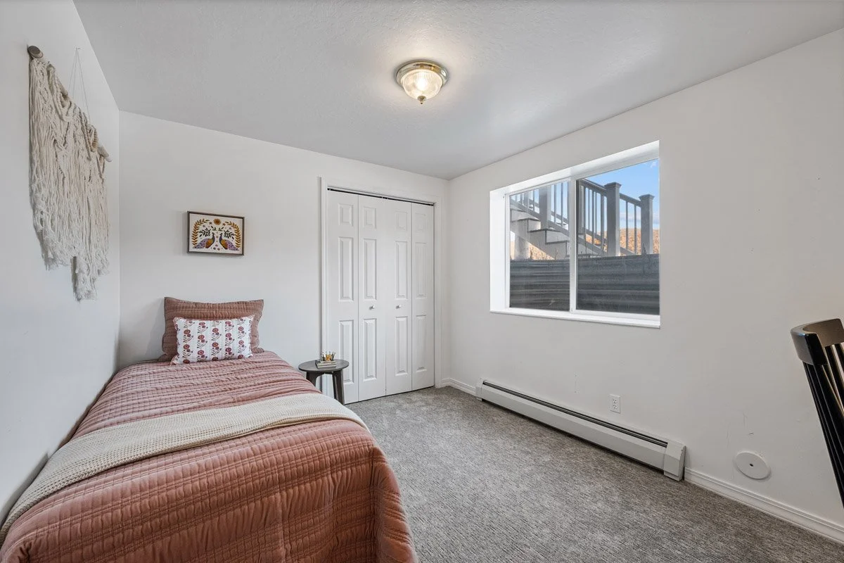 29 - 2565 Woodland Way.jpg