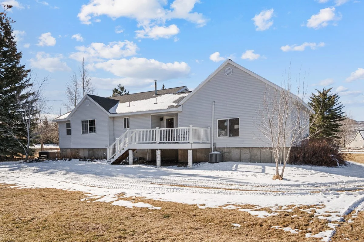 35 - 2565 Woodland Way.jpg