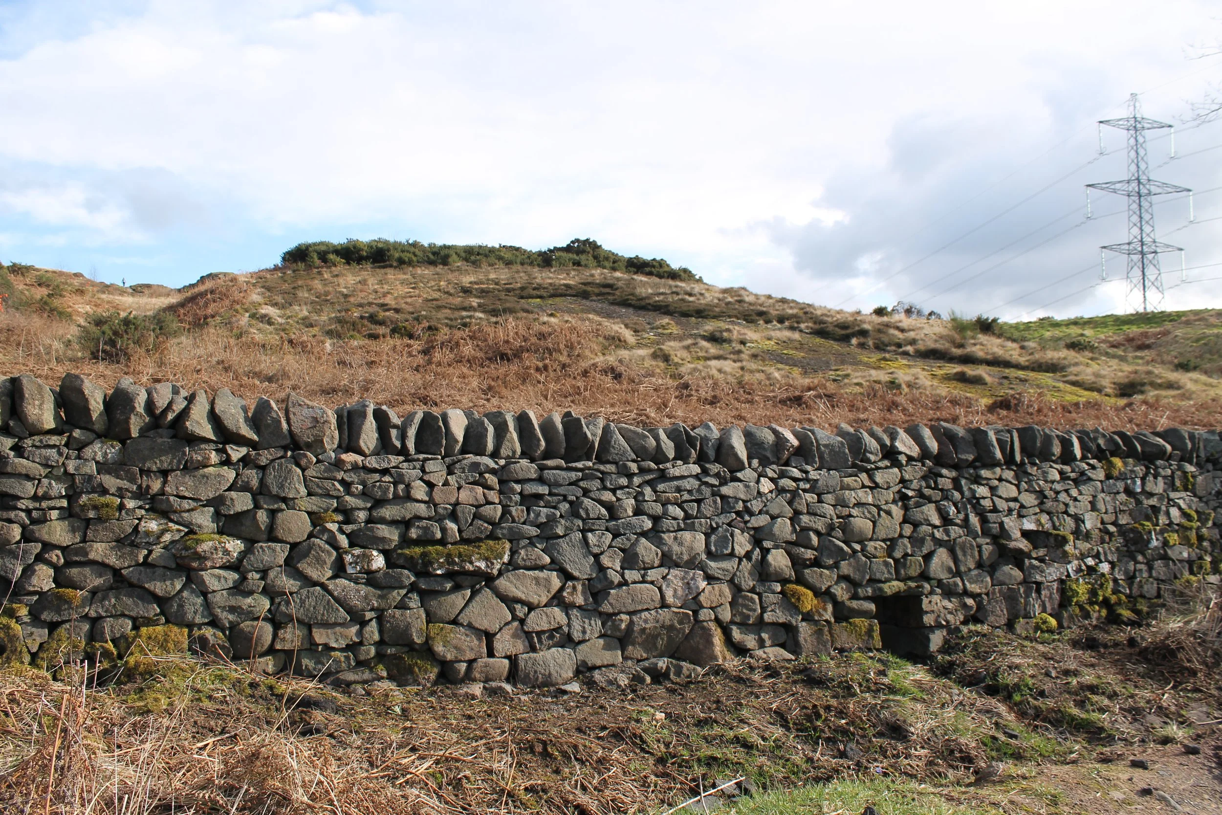 Upland Dry Stone Wall Repair in Sheriffmuir, Stirling.