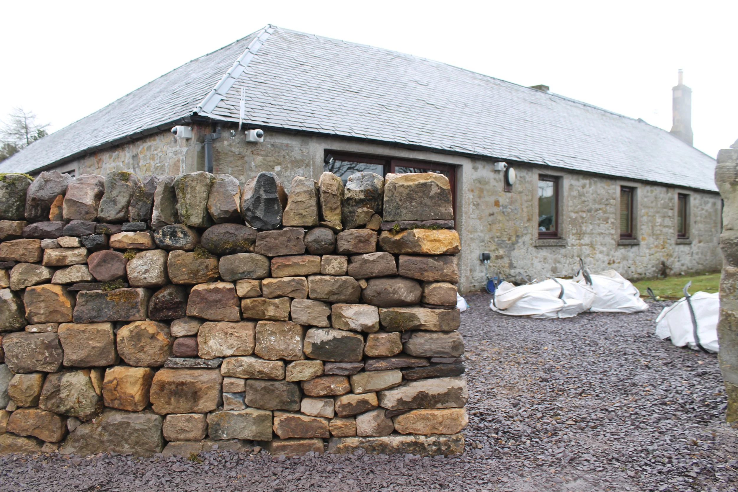 5-dry-stone-wall-new-build-central-scotland-west-lothian-cheekend.JPG