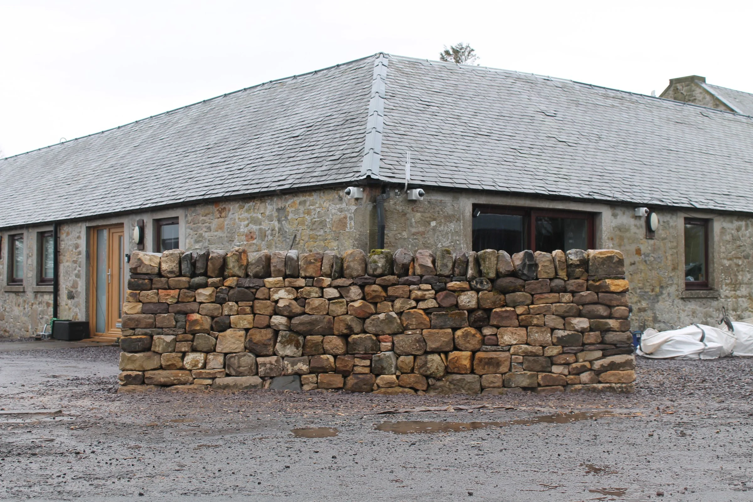 dry-stone-wall-new-build-central-scotland-west-lothian-faceon.png