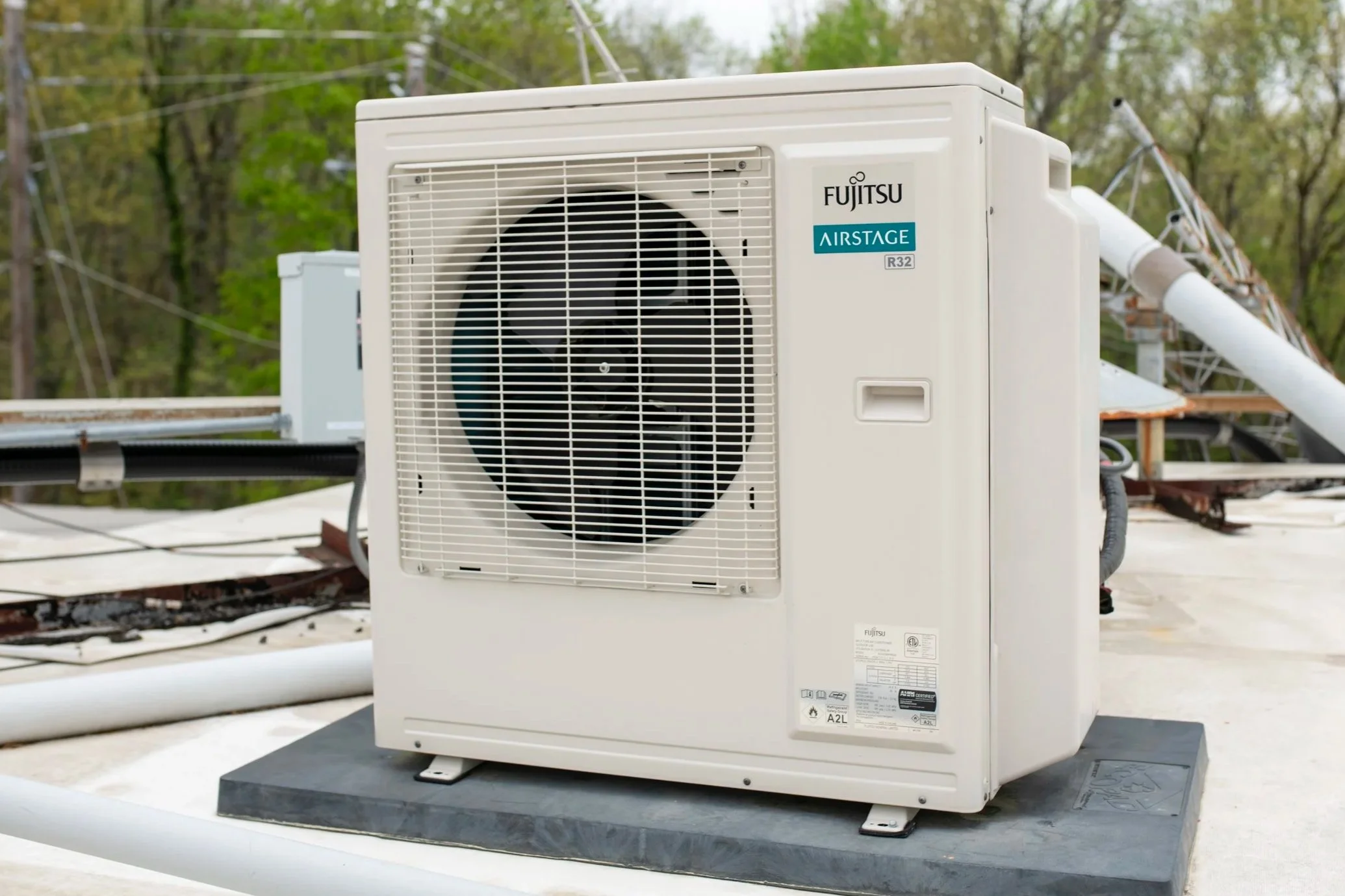 External view of air conditioning or heat pump unit on a rooftop. Commercial services.