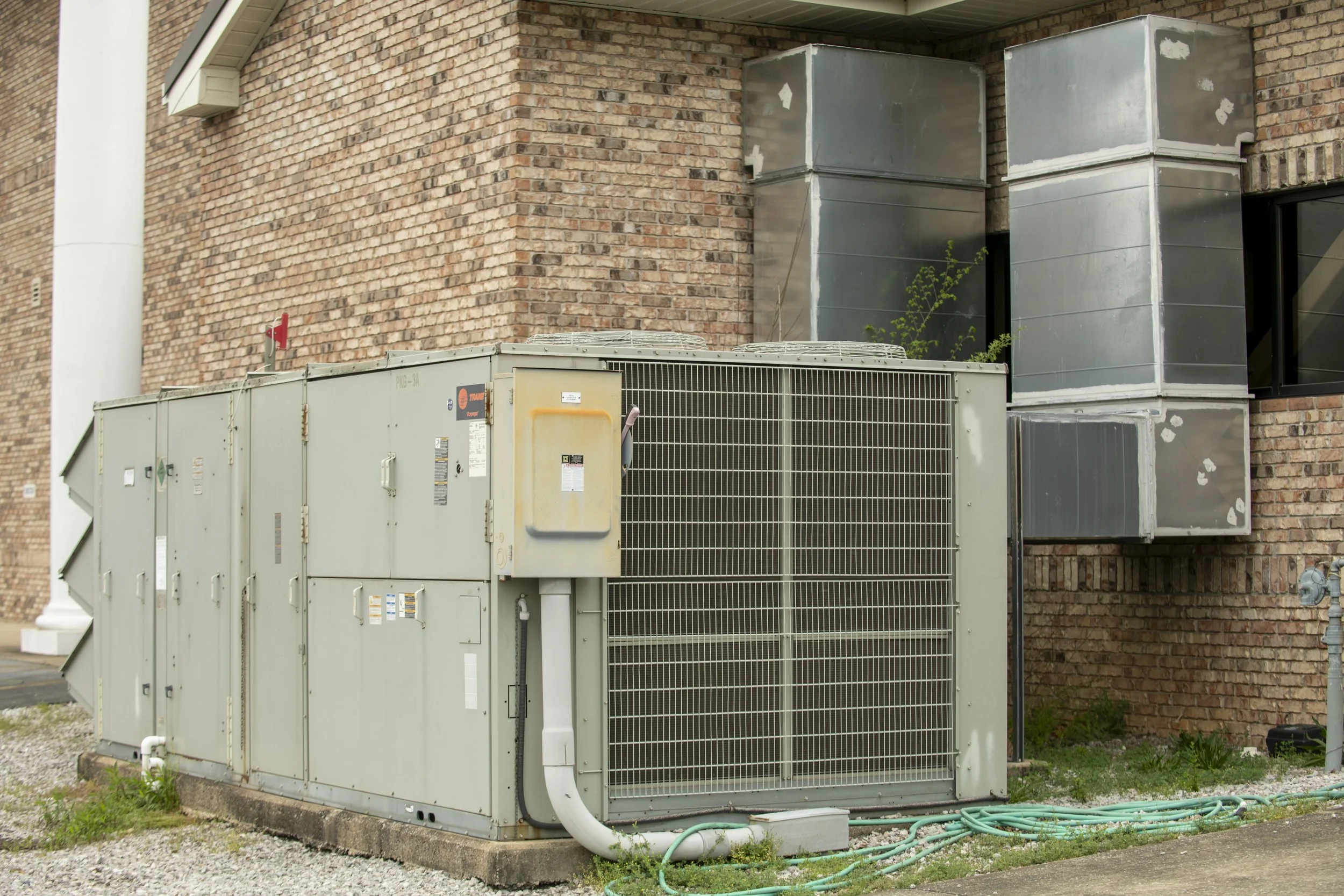 Outdoor air conditioning unit and ductwork mounted. Commercial HVAC services.