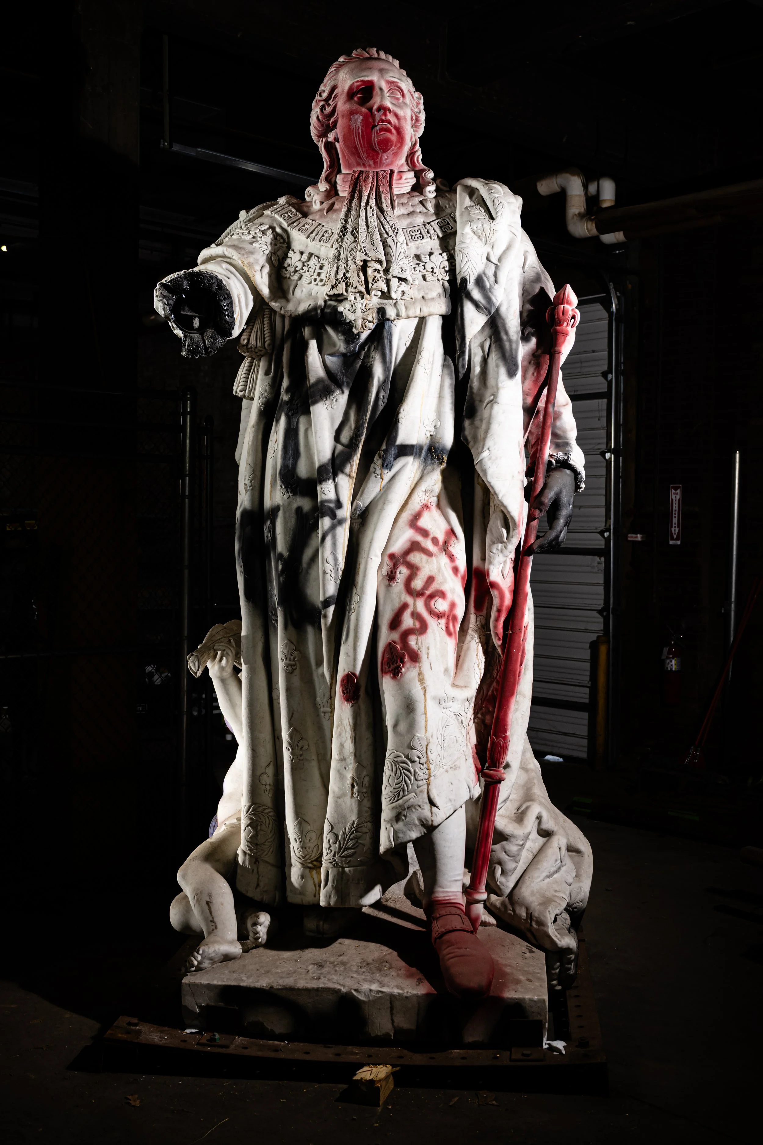 King Louis XVI, Before treatment photos of BLM Protest markings, Louisville, Kentucky