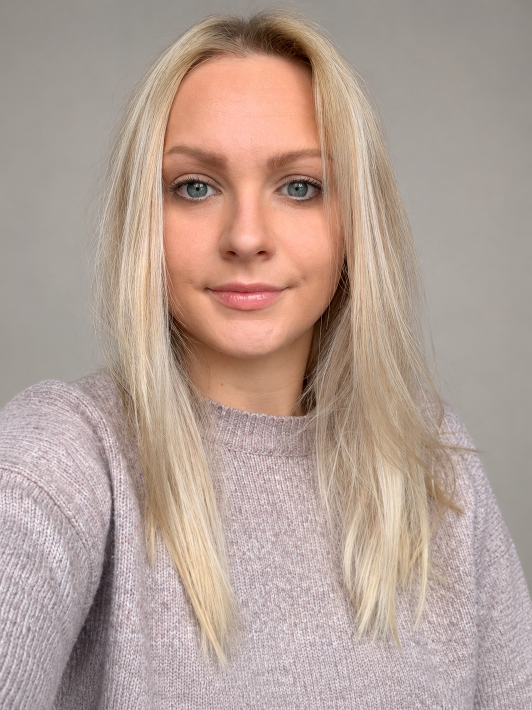 Photo of female clinician working for profound psychology