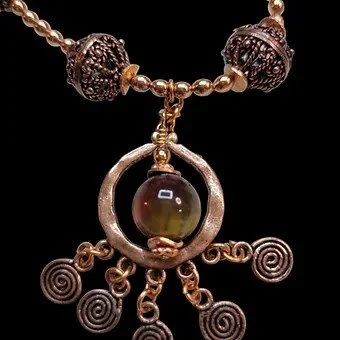 N007_Copper Dyed Agate and Labradorite Octopus Necklace_DETAIL.jpeg