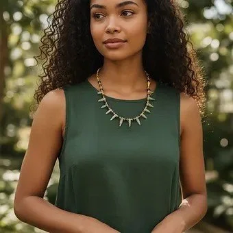 N006_Green Kyanite Necklace_MODEL1.jpeg