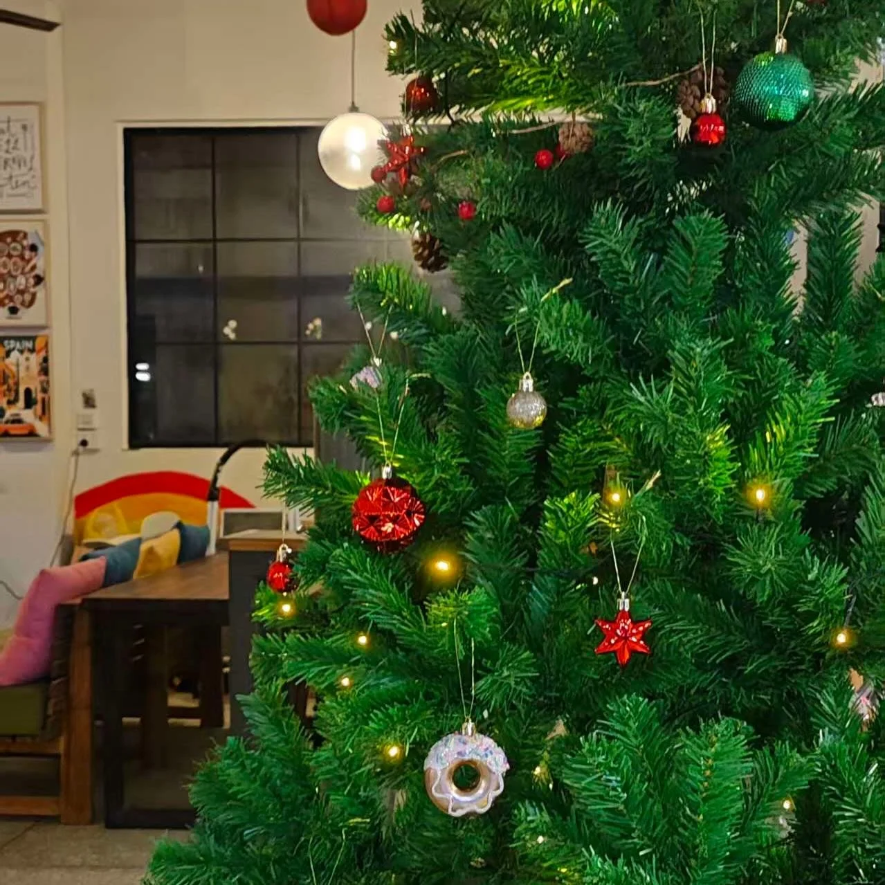 🎄✨How do you like our new Christmas tree addition at Pomelo Hostel?
 
Wishing you a joyful holiday season filled with warmth, laughter and good travels!
 
#pomelohostelxingping #pomelohostelyangshuo #yangshuo #yangshuochina xingping
