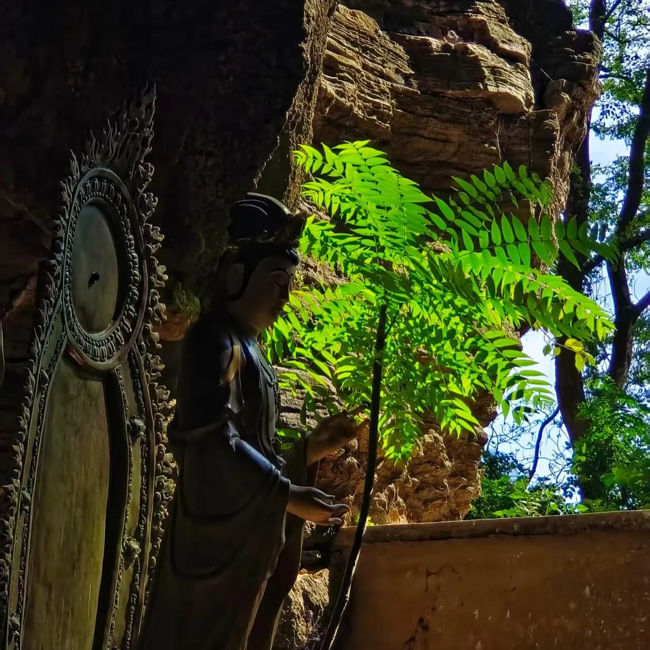 Cave temple by the Li River

Tengjiaoan腾蛟奄is an ancient temple built in the Ming Dynasty in the 1500s! It was built inside a cave and currently it is still in use. We love that our guest enjoyed this little hidden gem near Xingping!

#pomelohostelyan