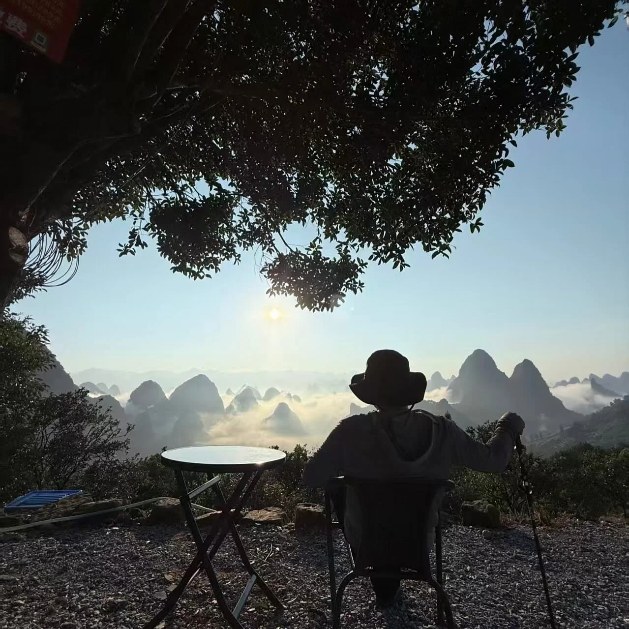 October is a great month to visit Yangshuo - ideal for water activities with warm temperatures and fewer tourists post-golden week. #pomelohostelxingping #pomelohostelyangshuo #chinahostel #guilinhostel #yangshuo #chinatravels #xingpingoldtown #xingp