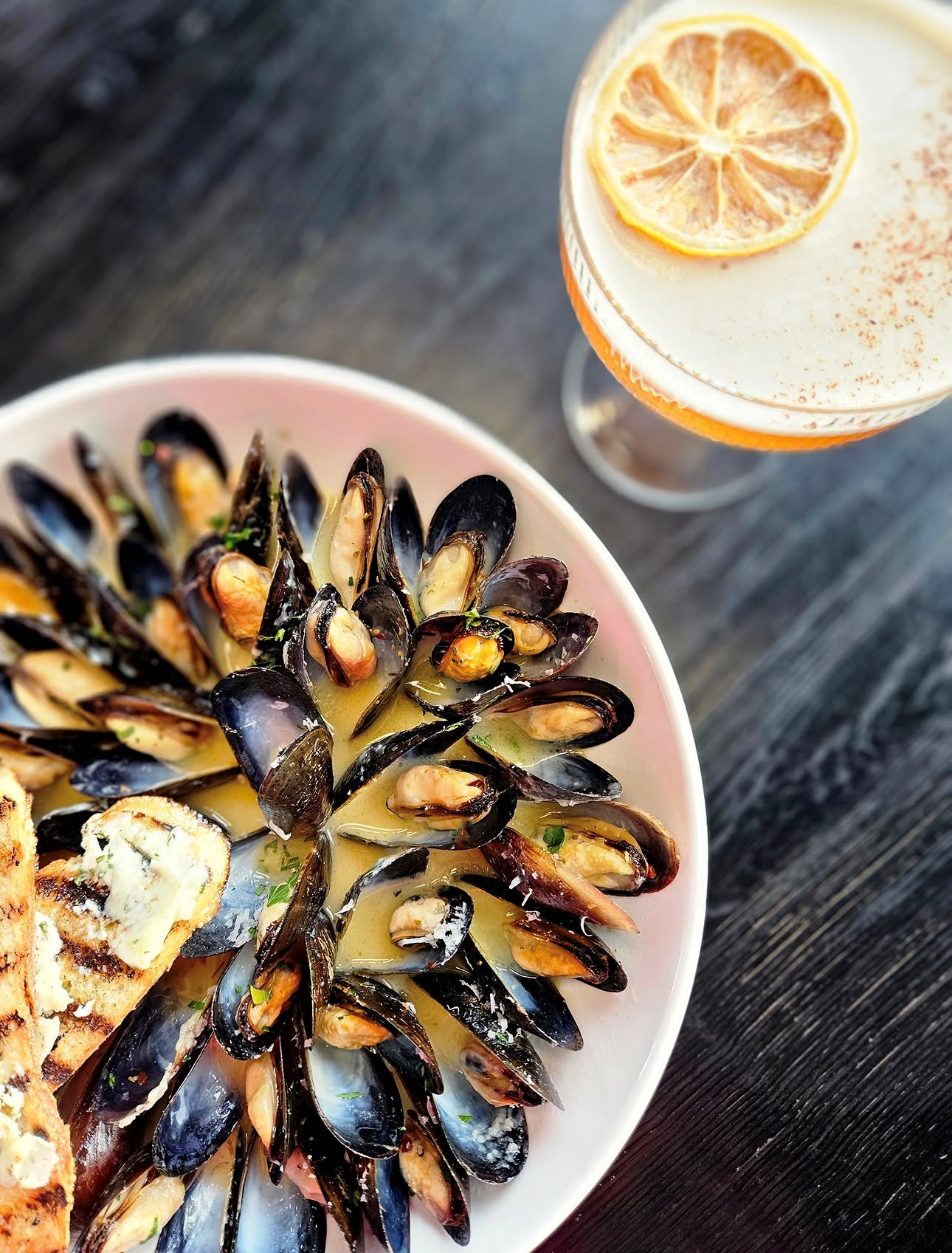 mussels and cocktail