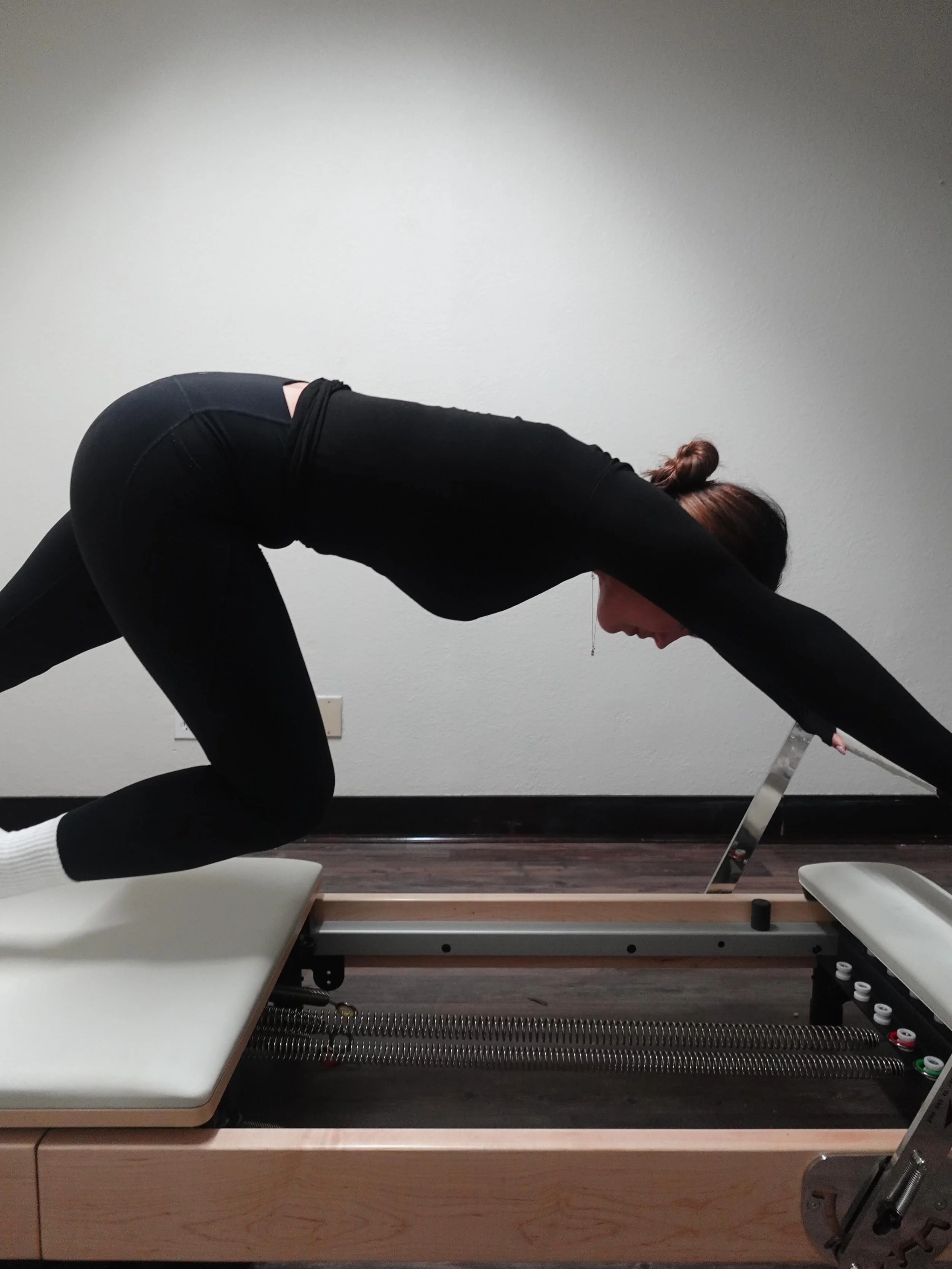 Looking to move better, feel stronger, and stay injury-free? Private Pilates sessions are designed specifically for your body and goals. DM to book your first session. ✨#pilatesstudio #private #privatepilates #movebetter #movebetterfeelbetter