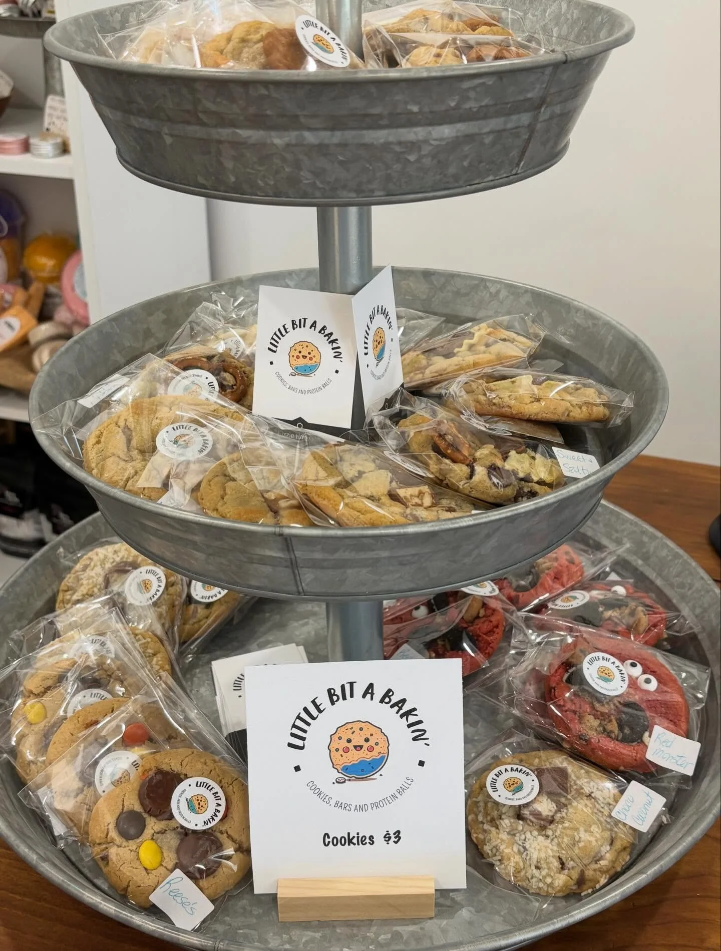 🍪 fresh &amp; magnificent &mdash; come grab some @littlebitabakin today!  Just $3 each 🎉 

Open 10-5 today
📍 290 Wellington Street, Sarnia