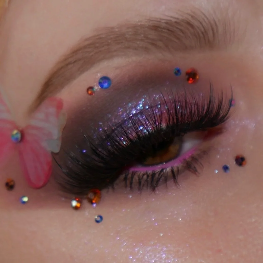 Obsessed is an understatement ✨🦋

@bhuffman_mua  layered our fine glitter over a smoky eye to give it that soft, ethereal glow and THIS is how you elevate any makeup look from cute to unreal.

How to apply fine glitter like a pro:

✨Finish your eyes