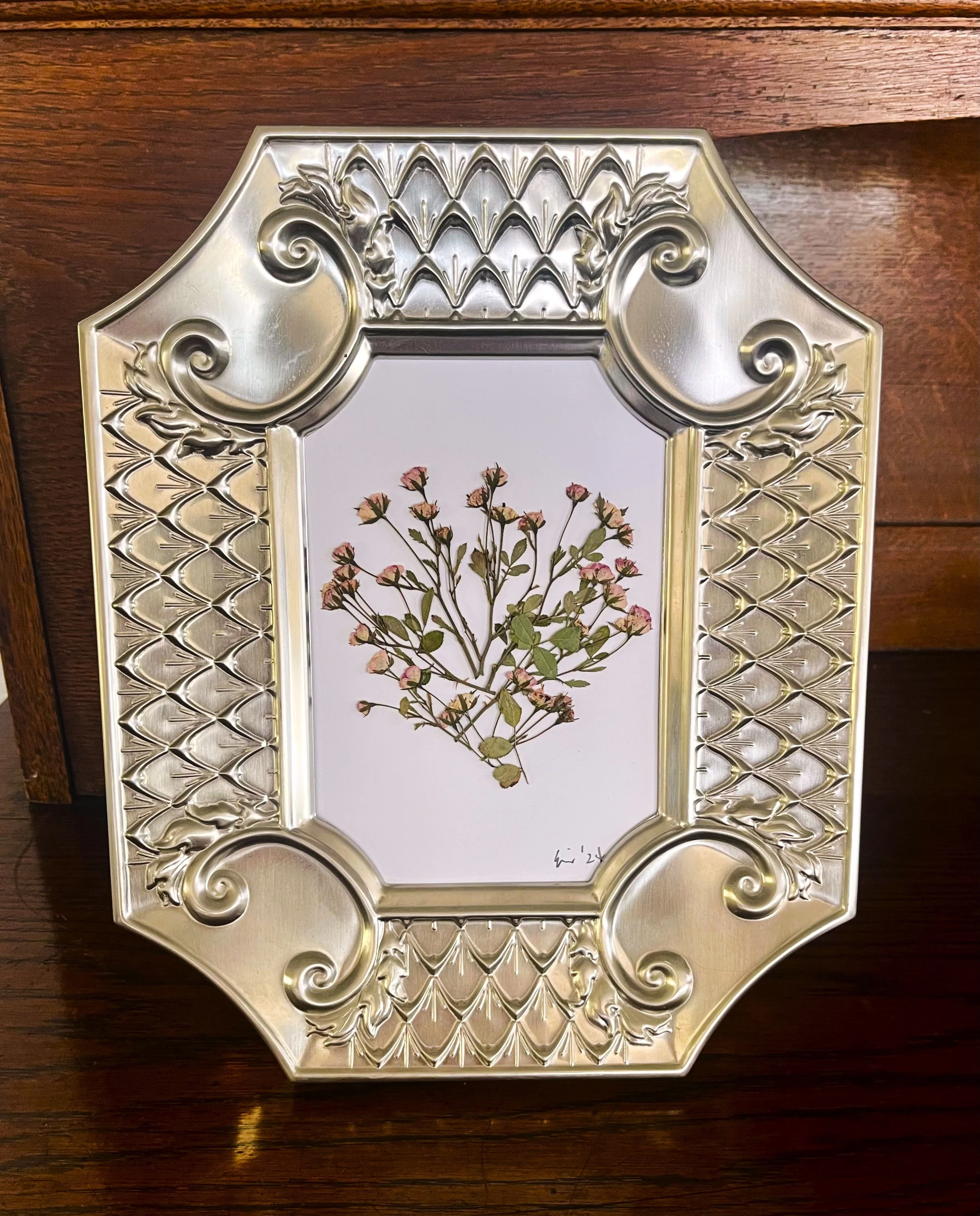 baby roses with silver frame.jpeg