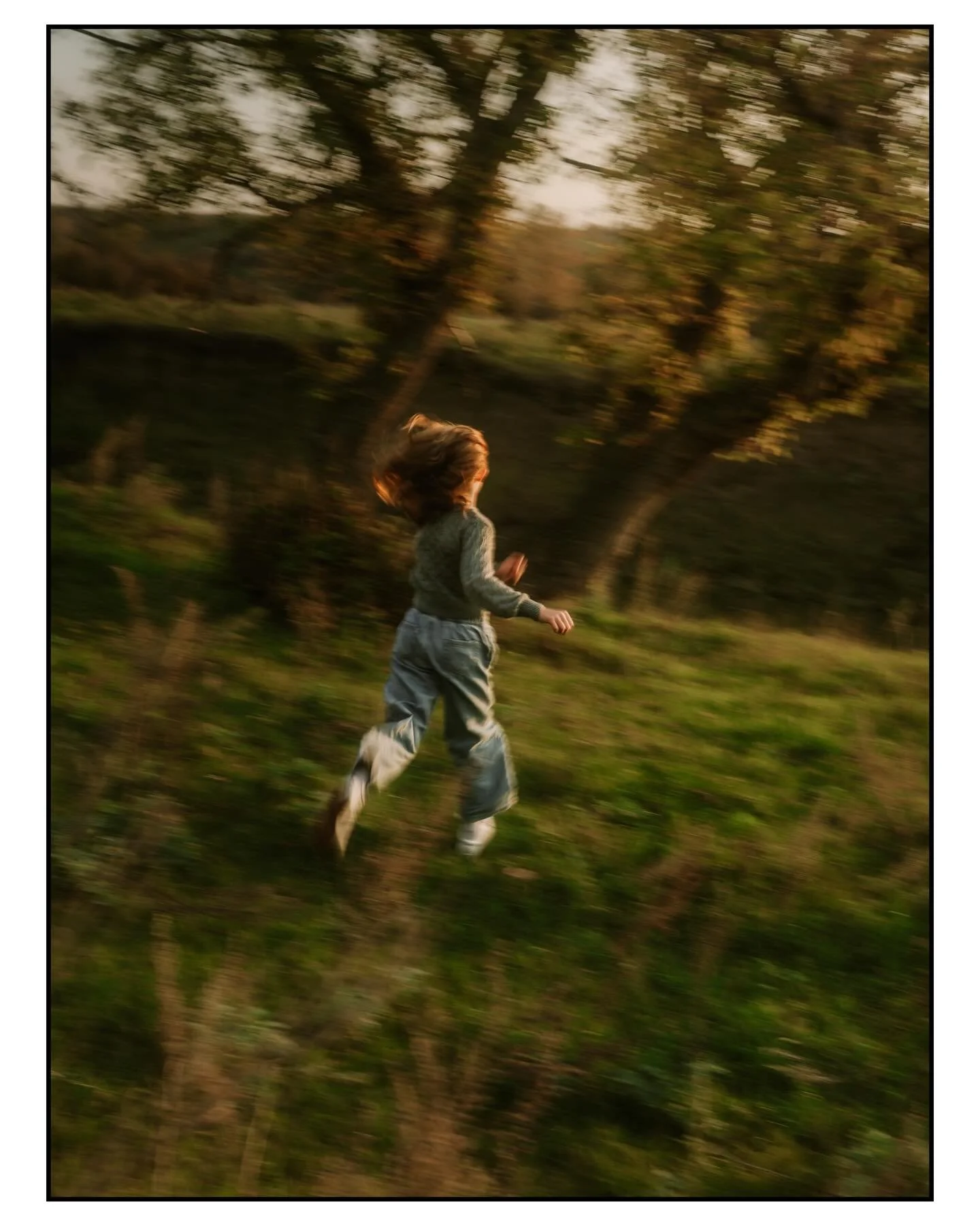 Looking back to this super fun family photo session. Sometimes when families have young kids it can be hard to keep their attention and smiles going. This family was such a joy the entire time. It&rsquo;s like we stepped into a world of Narnia for th