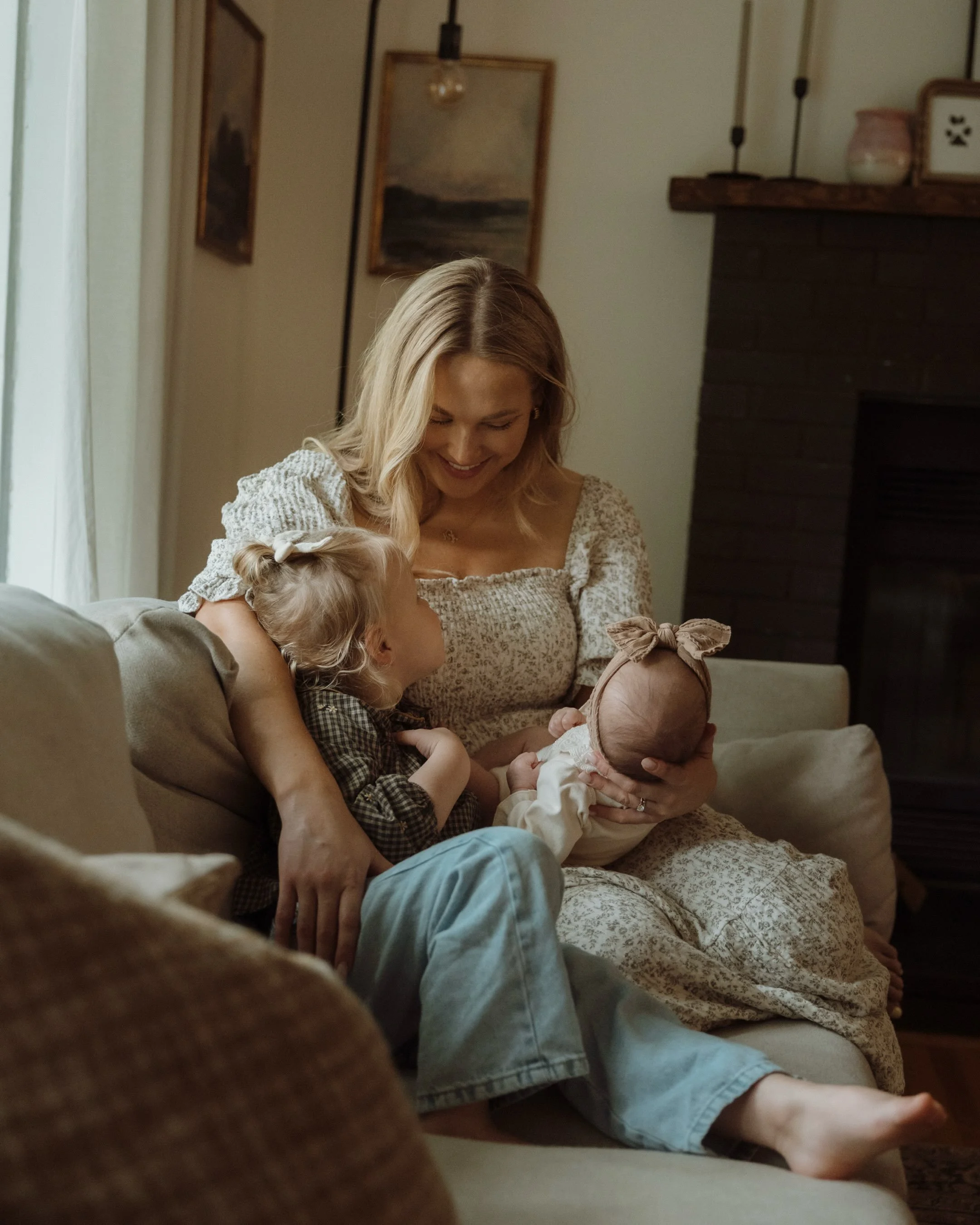 It&rsquo;s that warm fuzzy feeling time of the year again 🤭🤍

I cannot get over how precious and perfect this at-home session was for some dear friends of mine.

I grew up with Kenz, and now getting to watch them raise their babies is such a specia