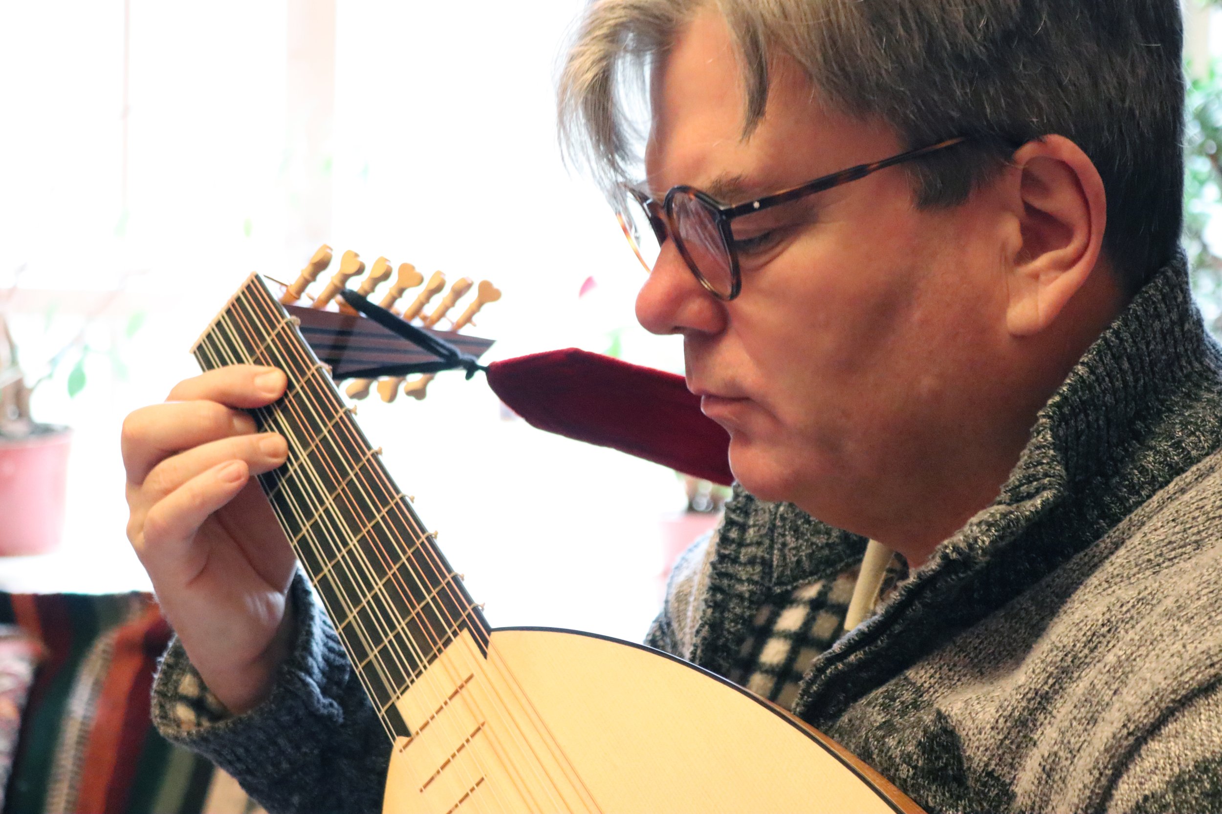 Brian's lute makes use of a double chanterelle.
photo: Liam Borgström