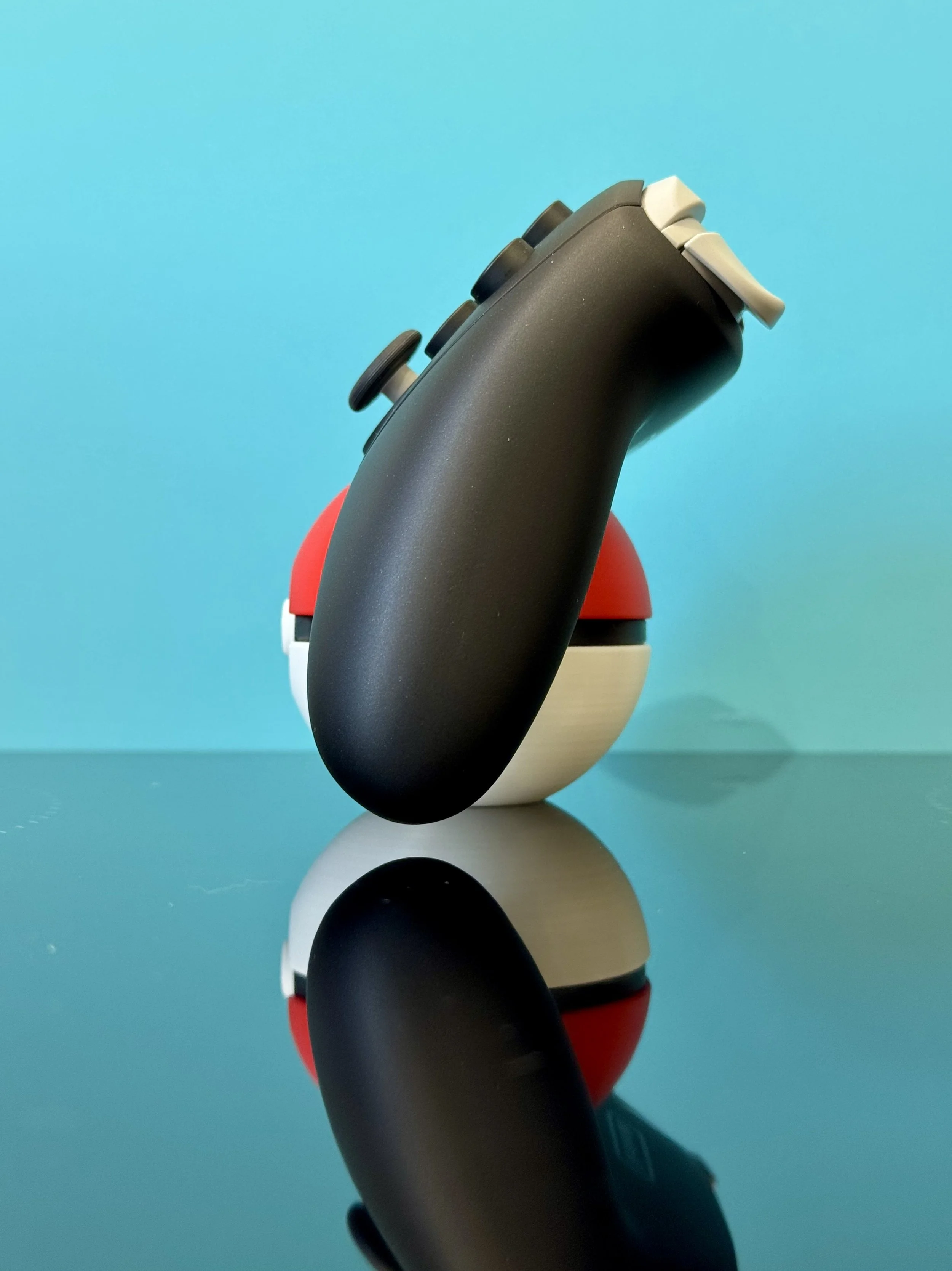 Nintendo Switch 2 Poke Ball Pro Controller stand7.jpg