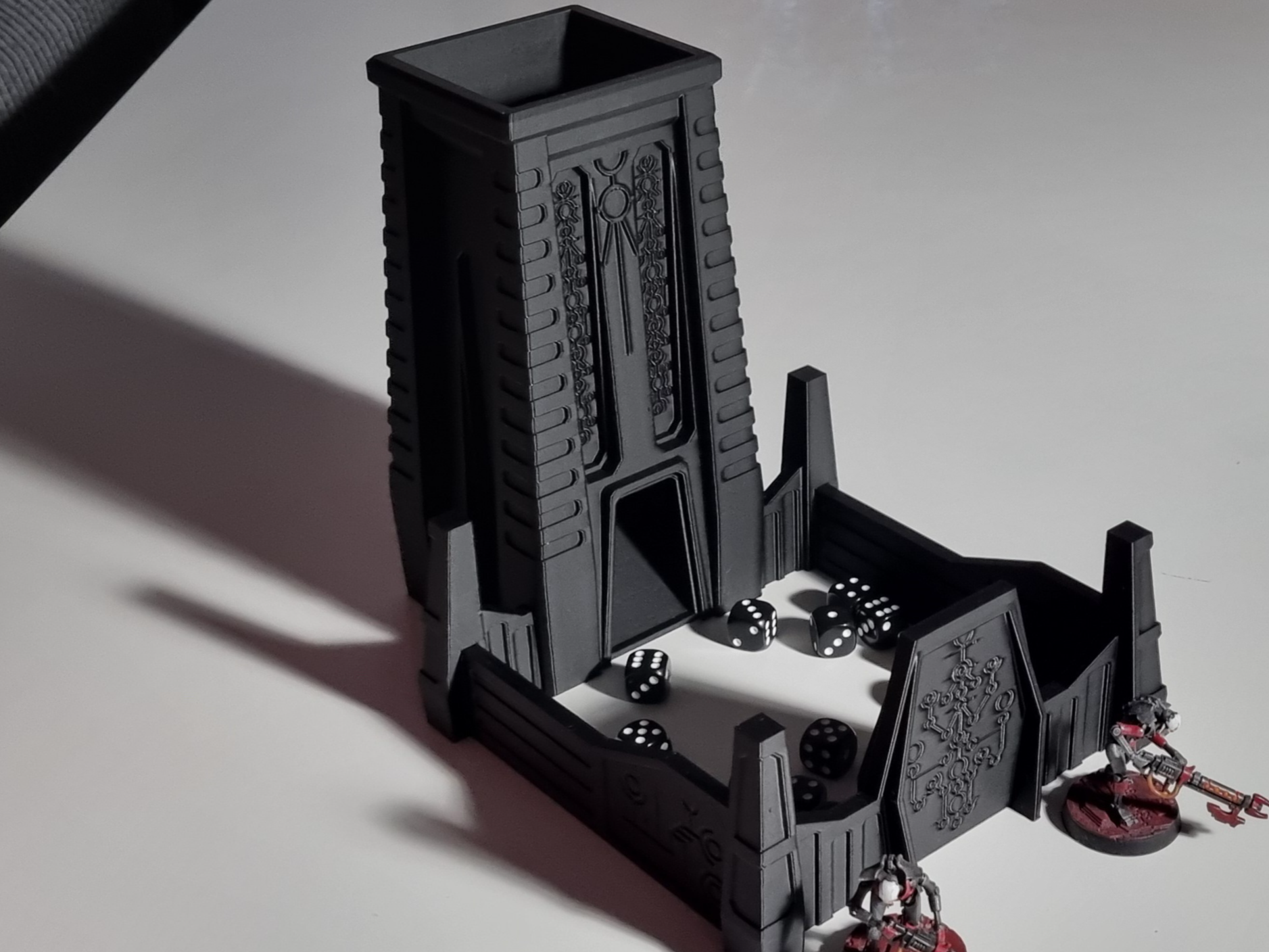 Sci-Fi Alien Dice Tower Dice Roller Tabletop Wargaming Dice Tower Terrain