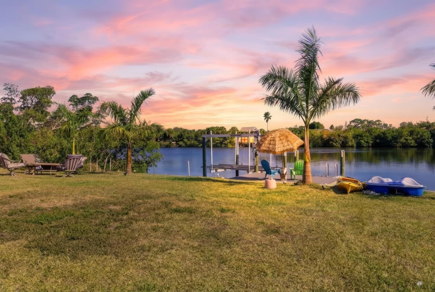 Take a break from the cold and wake up to paradise 🌴
This stunning Airbnb in Port Charlotte is located just 25 minutes from Boca Grande Beach and Englewood Beach.

Looking to attract more guests to your Airbnb or real estate listings?
Contact KLYPR 