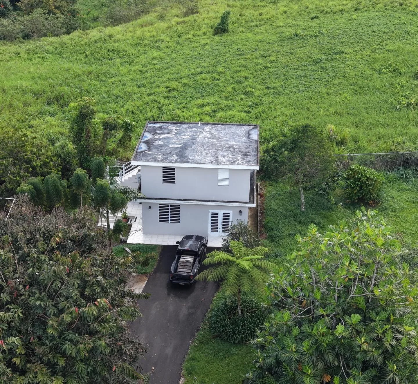 Hustle never takes a break! Filming in Puerto Rico, I met a realtor who needed some drone footage for his property listings and now KLYPR media has its first job out of Florida! 📸🇵🇷