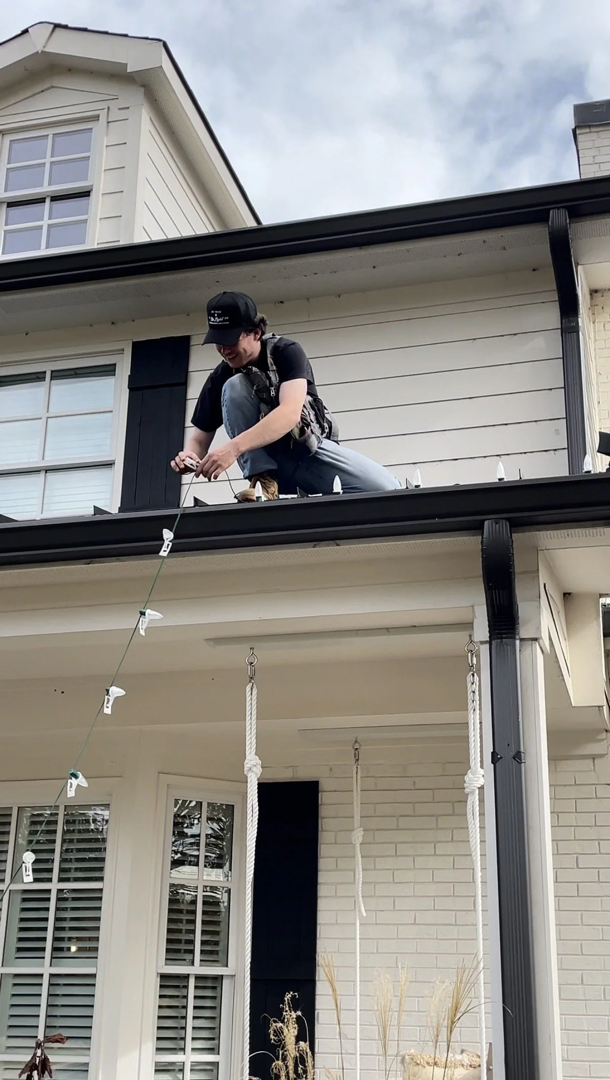 DIY vs. Professional Christmas Light Installation