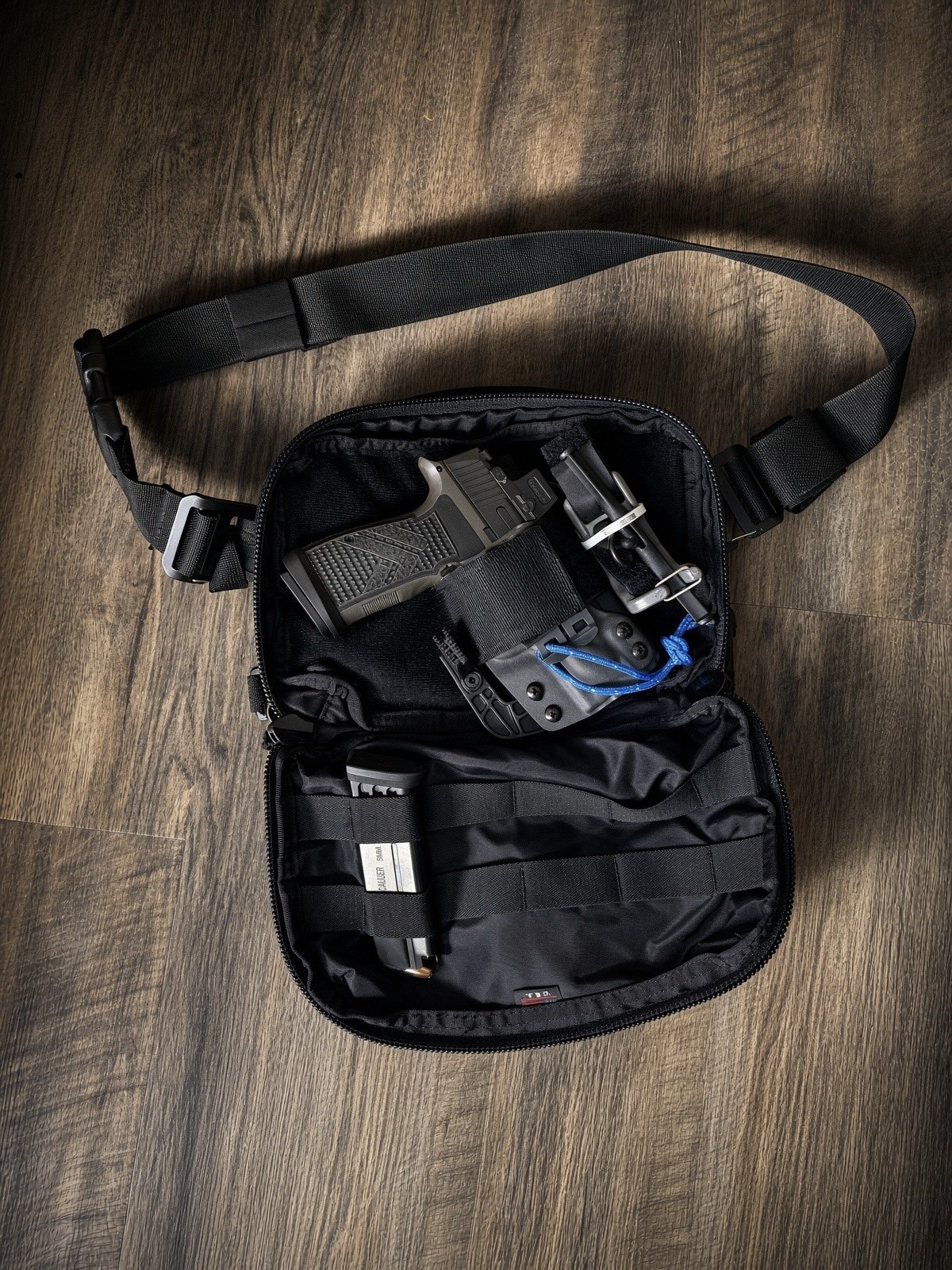 01-open-bag-ccw-wood.jpg