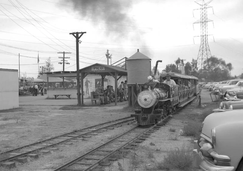 &nbsp; &nbsp; &nbsp; &nbsp; &nbsp; &nbsp; &nbsp;The train at Streamline Park, Pico Rivera. (One of amusement's ugly ducklings.)&nbsp;