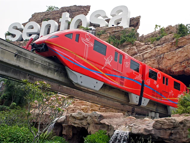 &nbsp; &nbsp; &nbsp; &nbsp; &nbsp; &nbsp; &nbsp; &nbsp; &nbsp; &nbsp; &nbsp; Sentosa! A park so squeaky clean you can eat right off the sidewalk.&nbsp;