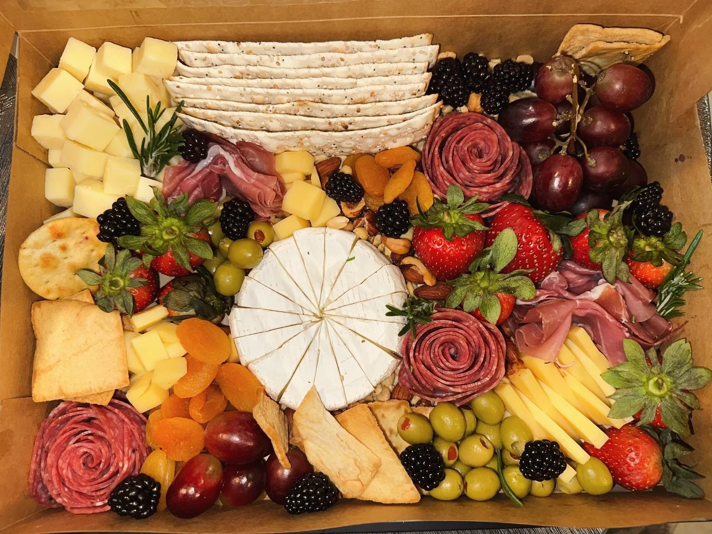 A sneak peek at our Honeydew Signature Graze box 😍

How many people would you share this with? 
0? &hellip;same 🫣