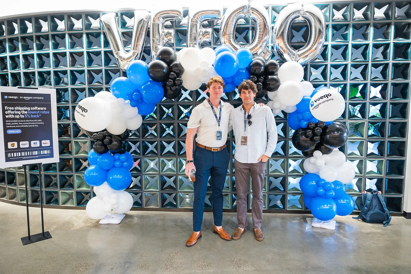 veeqo-aws-jasper-arlington-va-team-photo-balloon-display.jpg