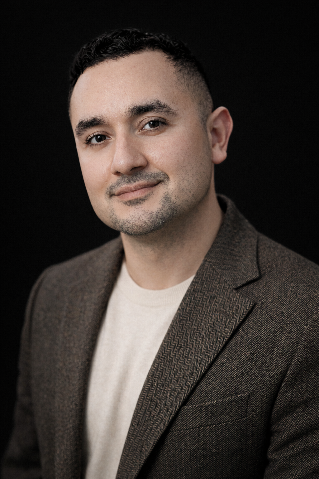 Headshot of Christian, founder of Villatoro Productions, corporate event videographer and photographer in Washington DC.