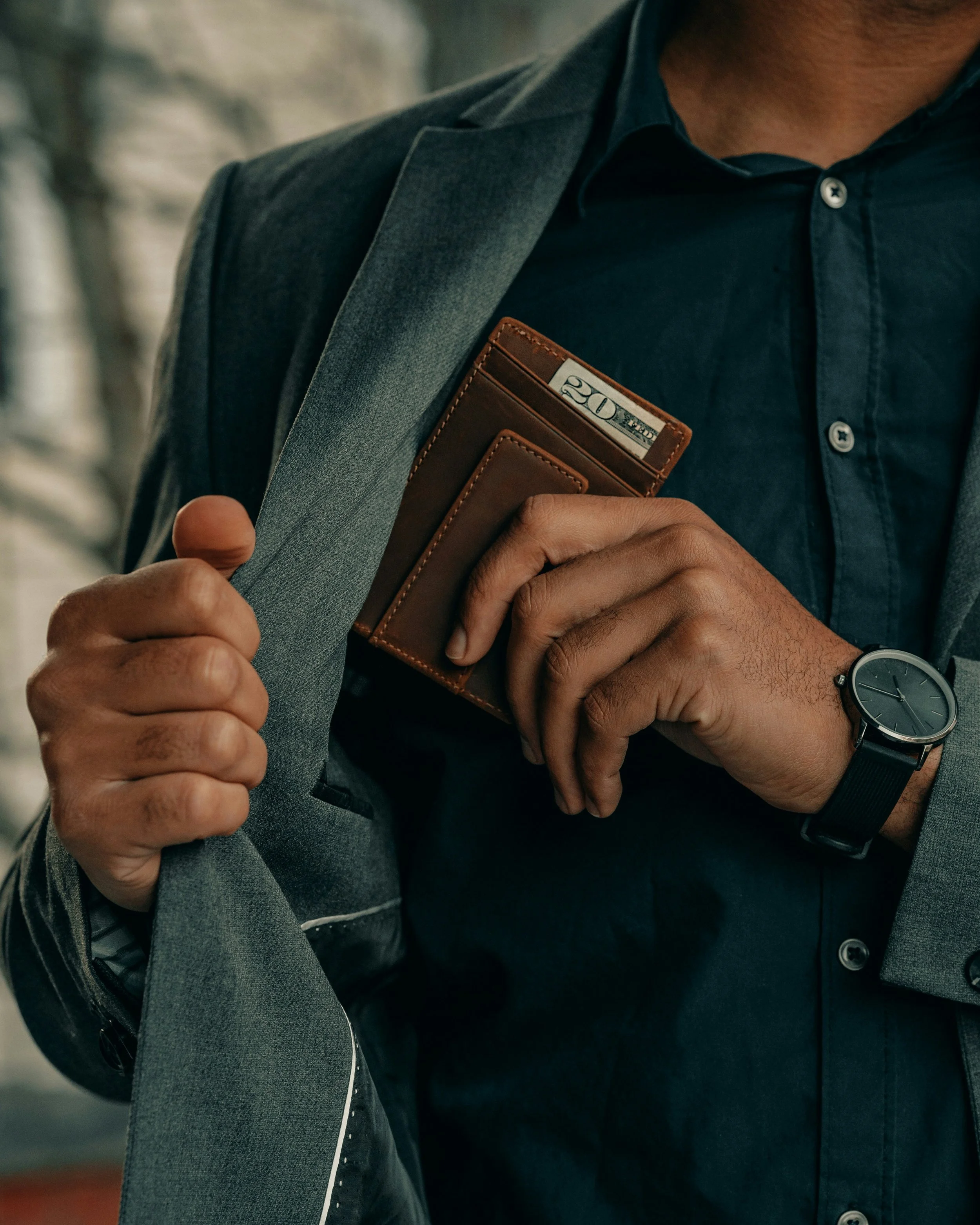 Who Should Pay for the First Date? (And Why the Location Changes Everything)