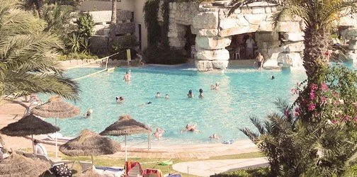 4 Reasons Residential And Commercial Swimming Pool-Owners Should Seek Expert Advice