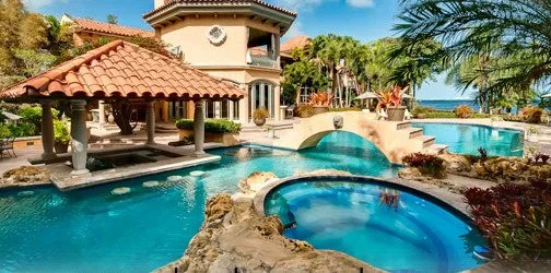 Why Isn’t My Swimming Pool The Right Color?