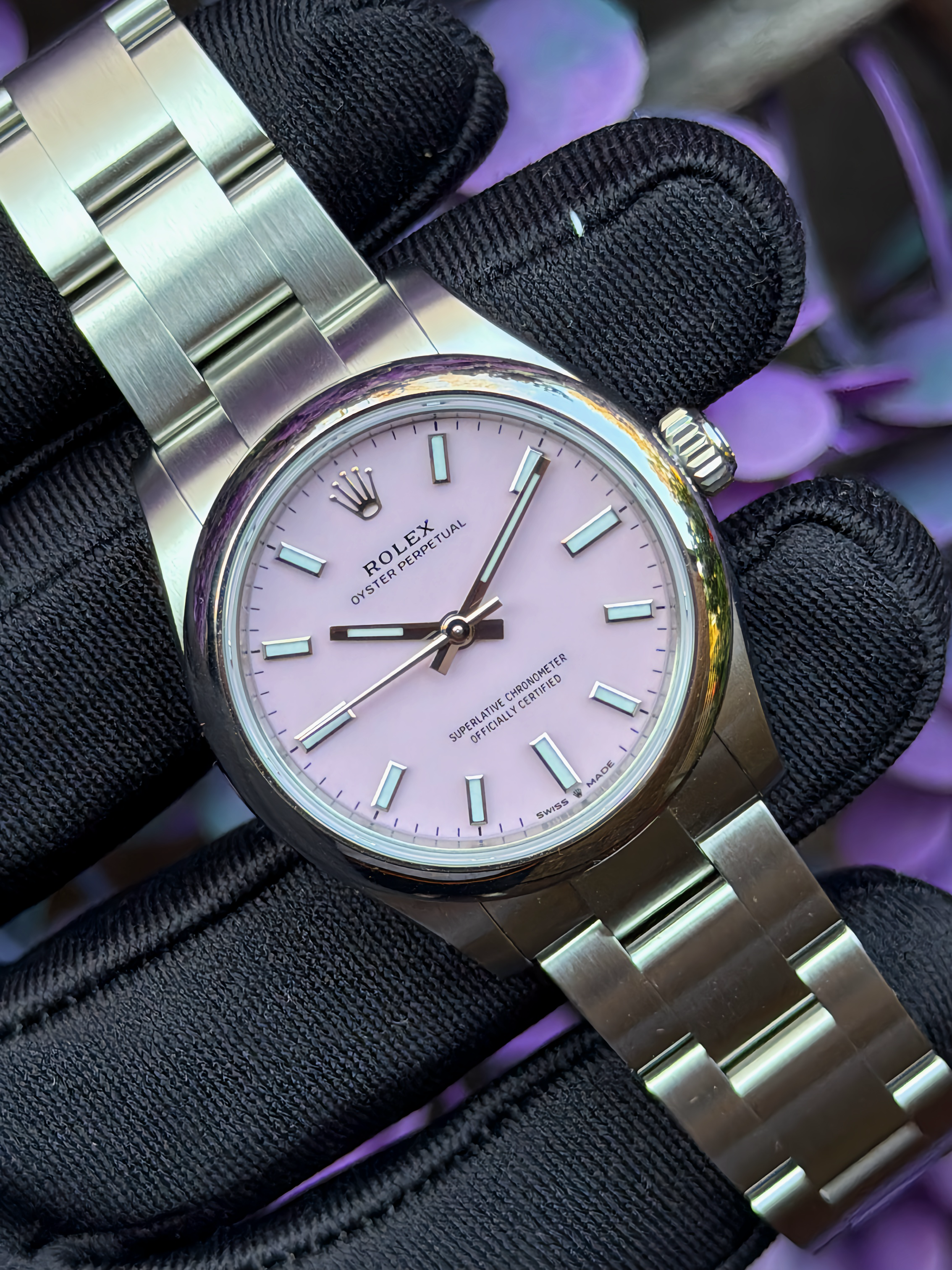 M9 Holding a Rolex Oyster Perpetual 31 Candy Pink 2026
