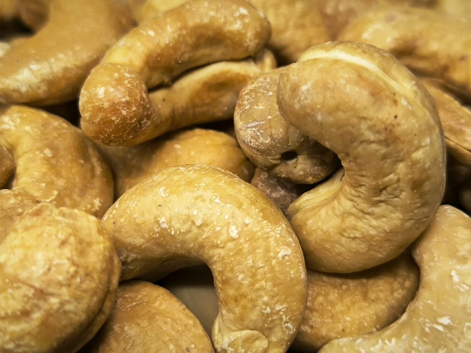 Premium Quality Skinless Cashews ( Lightly Salted) 500g