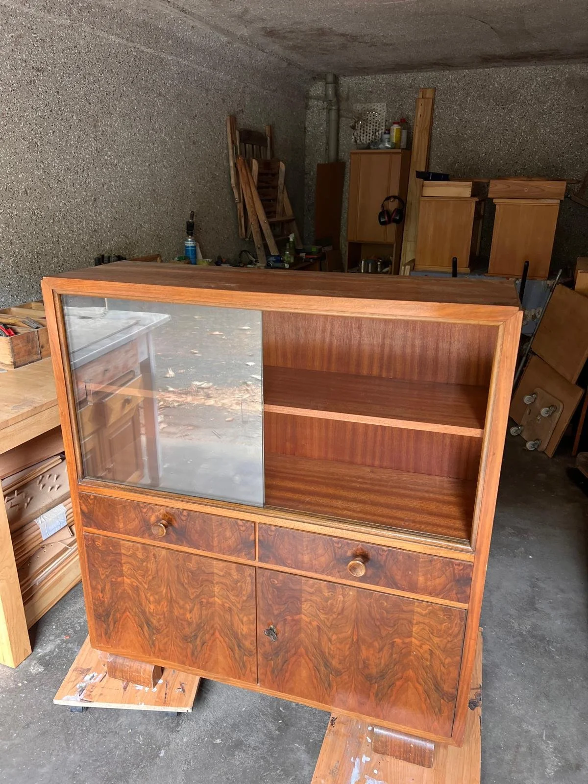 Art deco vitrine.jfif