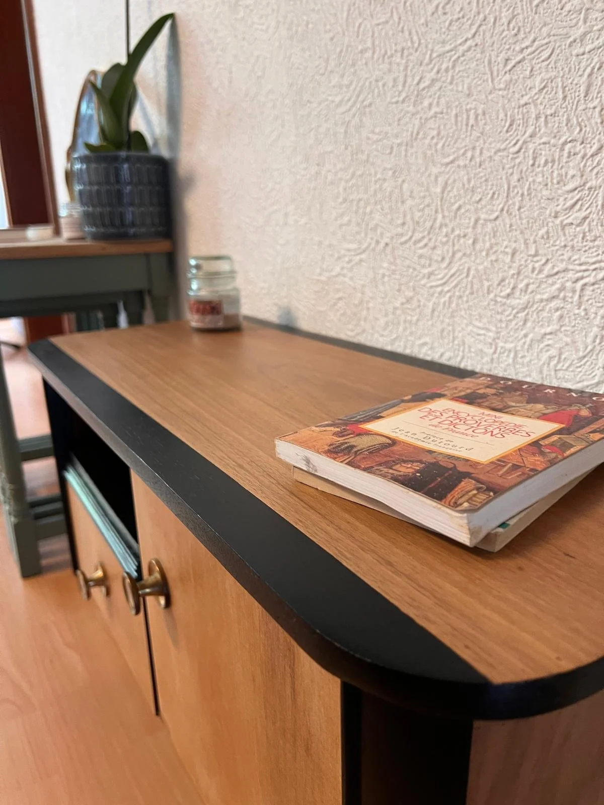 Mini cupboard details 6.jfif