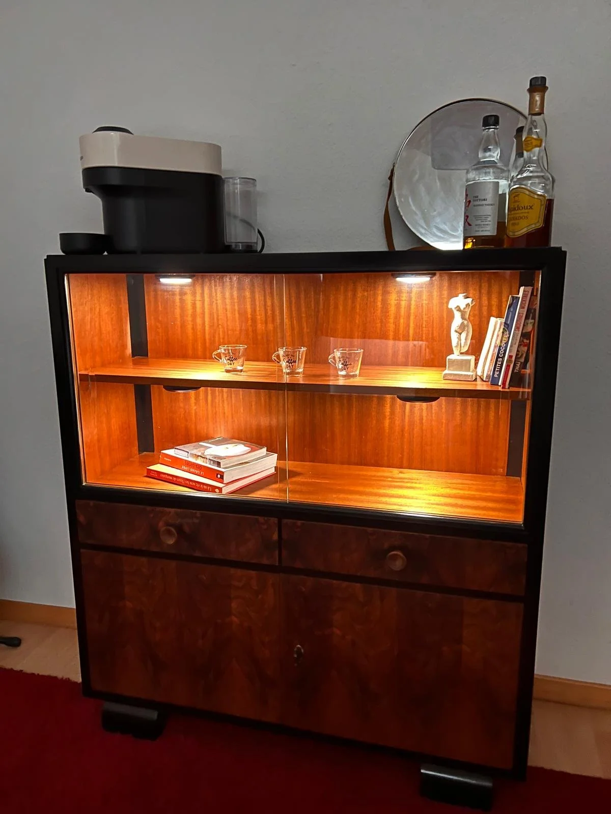 Art deco vitrine 3.jfif