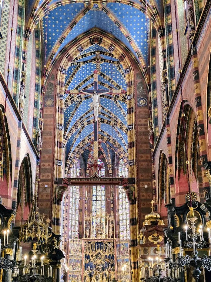 2-interieur-basilique-sainte-marie-cracovie.jpg